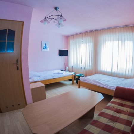 Pensjonat Kawiarni Muzealnej Goluchow Bagian luar foto