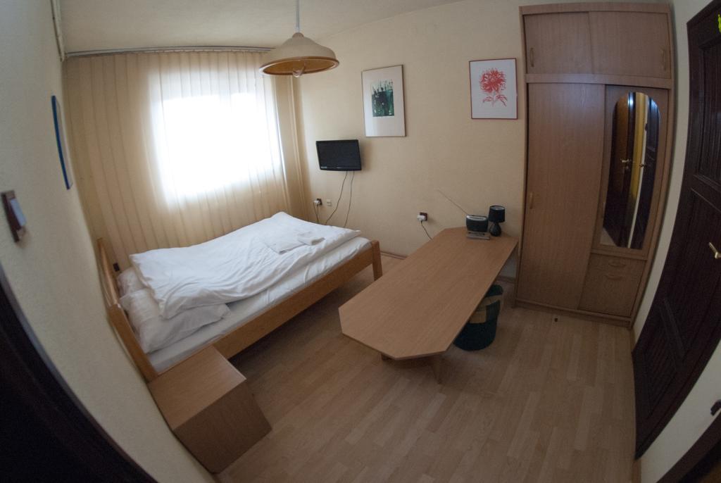 Pensjonat Kawiarni Muzealnej Goluchow Bagian luar foto