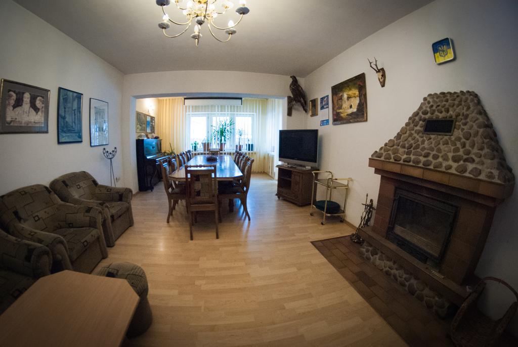Pensjonat Kawiarni Muzealnej Goluchow Bagian luar foto